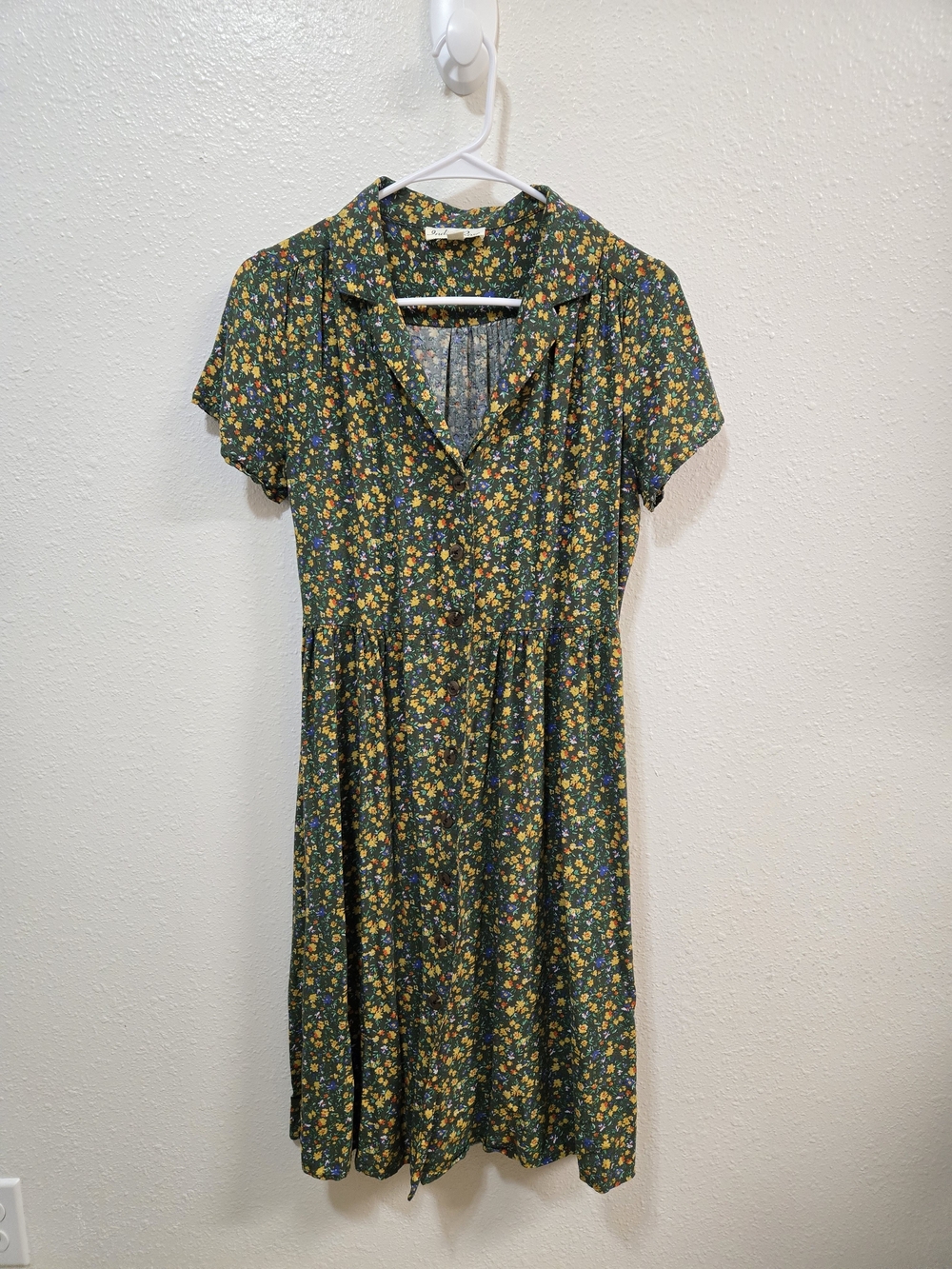 Green Floral Collared Button-Up Knee-Length Dress